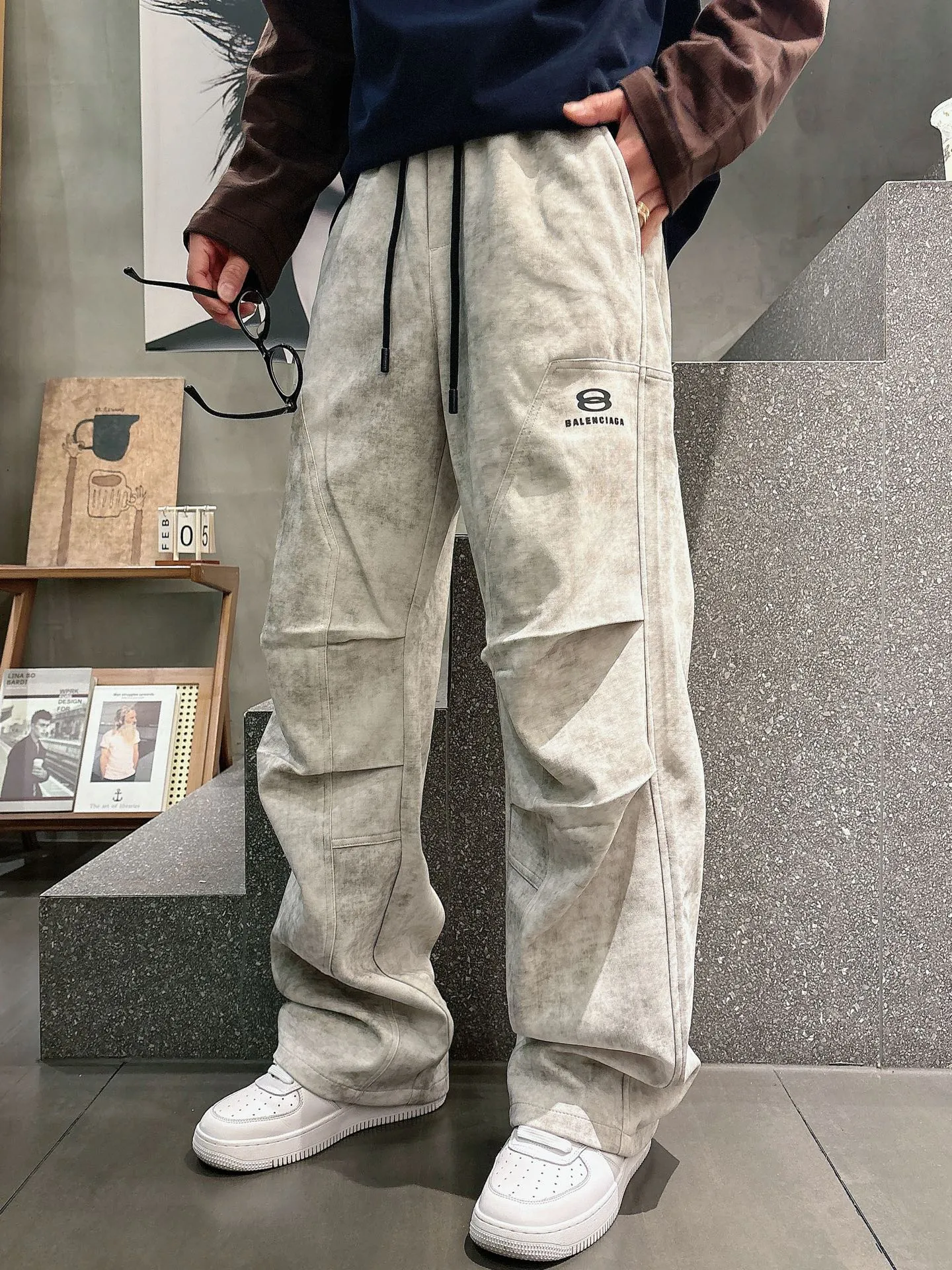 Balenciaga 🆕2026 Autumn and Winter New Arrival Casual Pants! The official website will be released simultaneously. Brand Classic LOGO casual pants, customized fabrics, excellent comfort and strong touch. Highly recognisable, perfect appearance and craftsmanship. Size:M-3XL